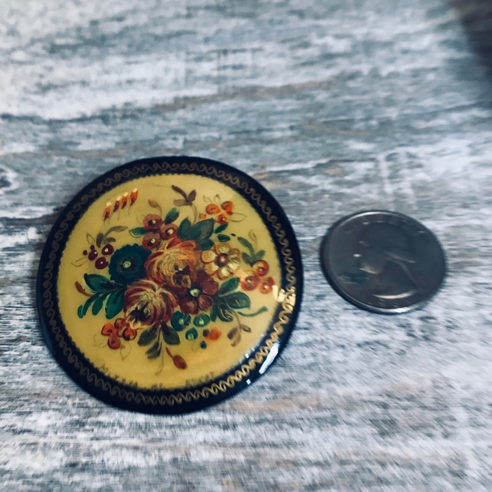 Vintage Russian Painted Floral Wooden Brooch - Picture 3 of 7